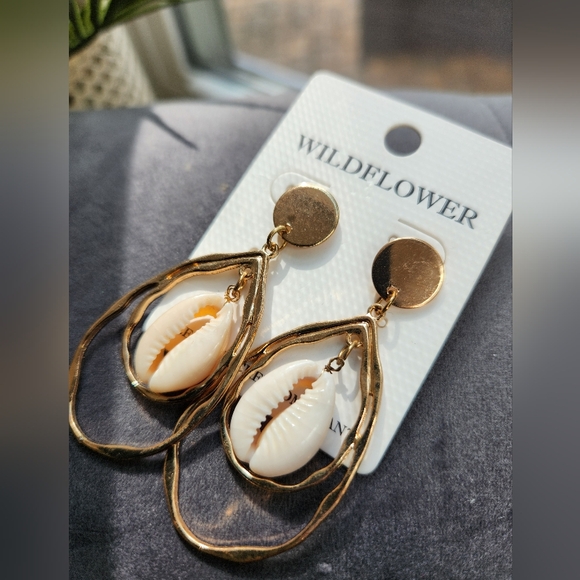 Goldtone Cowrie Shell Pierced Earrings - Picture 1 of 8